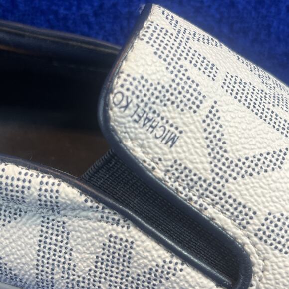 Michael Kors Boerum Double Gore MK Signature PVC White/Navy 8.5" - Picture 5 of 14